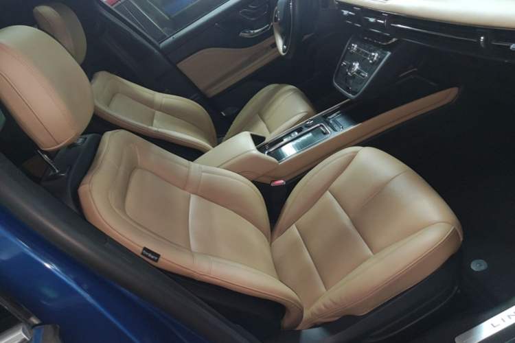 Used Lincoln Corsair 2020 2.0T Two-Wheel Drive Luxury Edition Right Front Seat