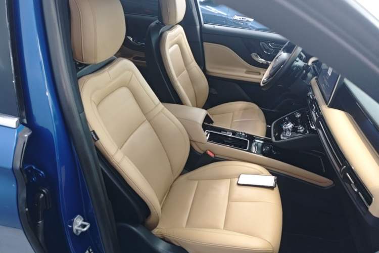 Used Lincoln Corsair 2020 2.0T Two-Wheel Drive Luxury Edition Right Front Seat