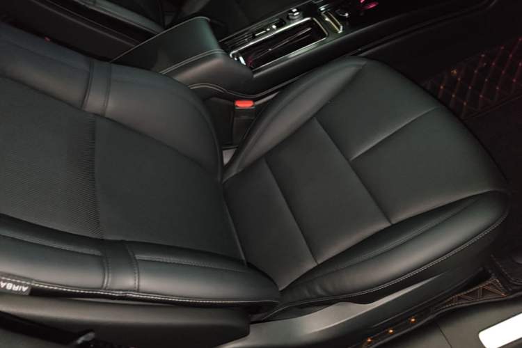 Used Lincoln Corsair 2020 2.0T Two-Wheel Drive Luxury Edition Right Front Seat