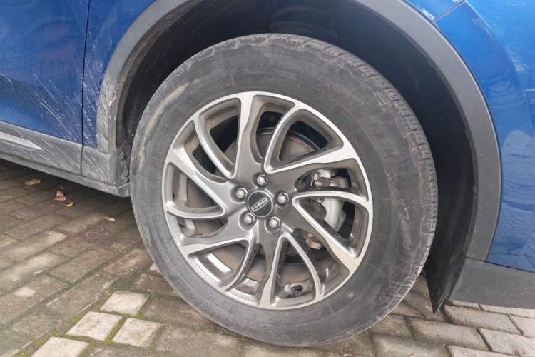 Used Lincoln Corsair 2020 2.0T Two-Wheel Drive Luxury Edition Right Front Wheel Hub