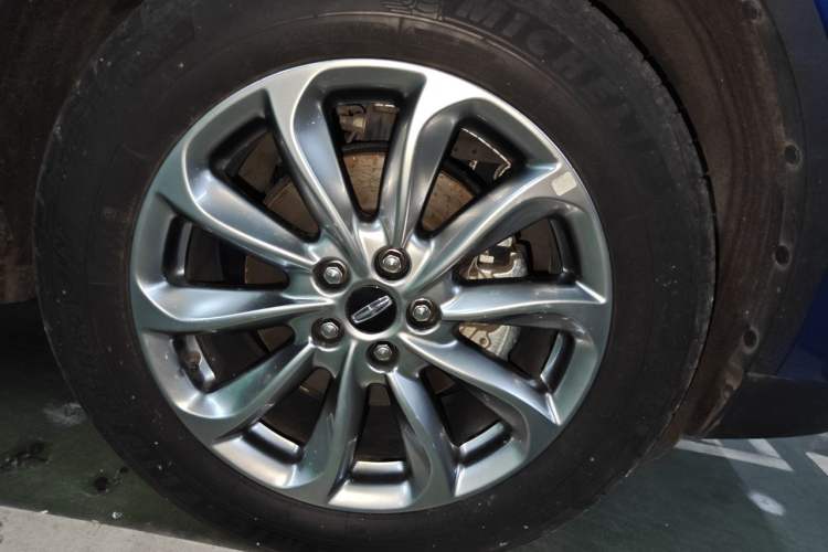 Used Lincoln Corsair 2020 2.0T Two-Wheel Drive Luxury Edition Right Front Wheel Hub