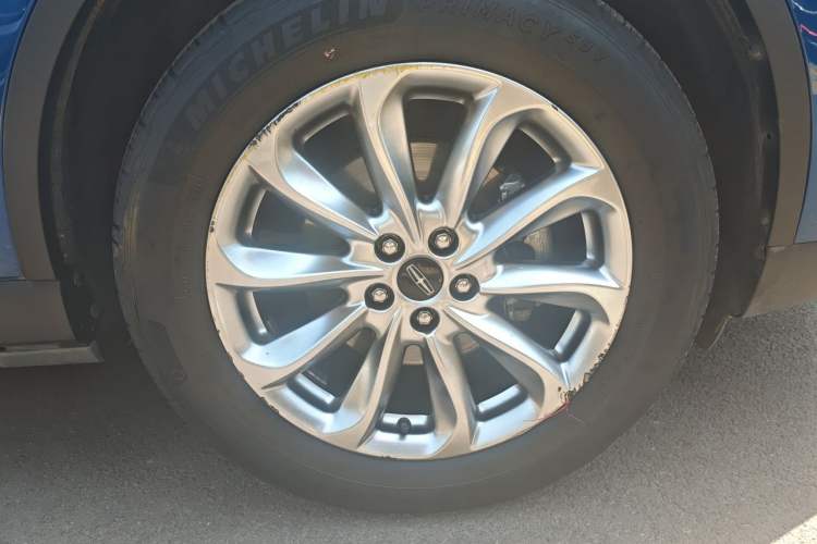Used Lincoln Corsair 2020 2.0T Two-Wheel Drive Luxury Edition Right Front Wheel Hub