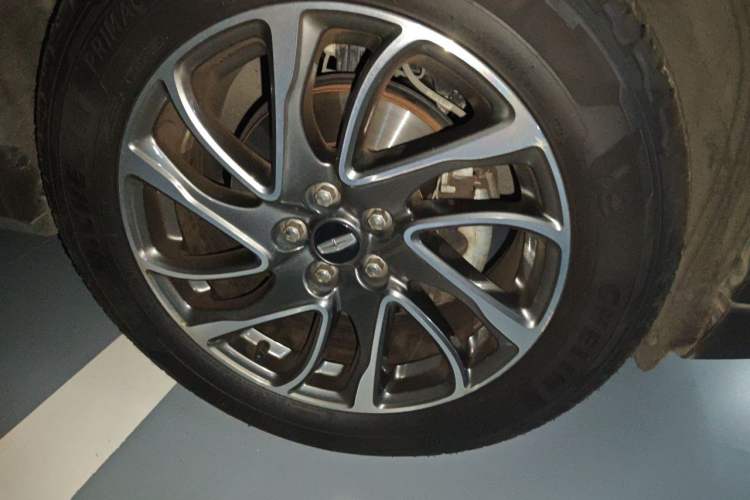 Used Lincoln Corsair 2020 2.0T Two-Wheel Drive Luxury Edition Right Front Wheel Hub