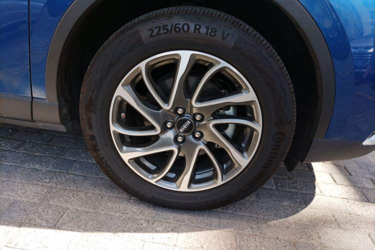 Used Lincoln Corsair 2020 2.0T Two-Wheel Drive Luxury Edition Right Front Wheel Hub