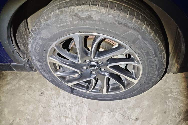 Used Lincoln Corsair 2020 2.0T Two-Wheel Drive Luxury Edition Right Front Wheel Hub
