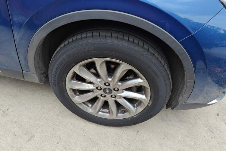 Used Lincoln Corsair 2020 2.0T Two-Wheel Drive Luxury Edition Right Front Wheel Hub
