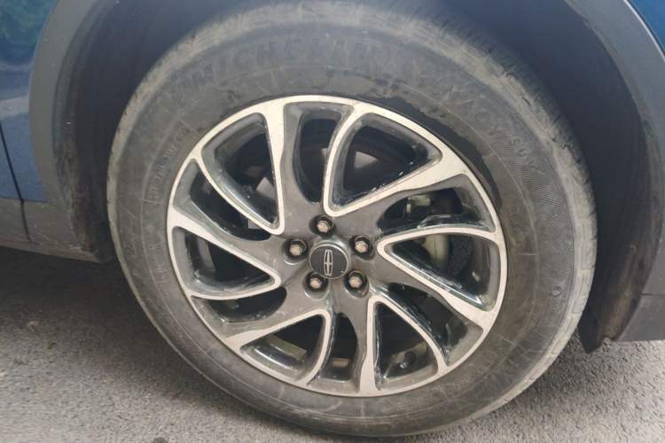 Used Lincoln Corsair 2020 2.0T Two-Wheel Drive Luxury Edition Right Front Wheel Hub
