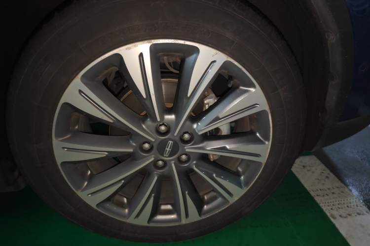 Used Lincoln Corsair 2020 2.0T Four-Wheel Drive Prestige Edition Right Front Wheel Hub