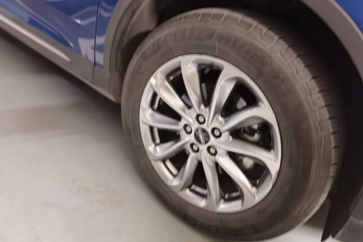 Used Lincoln Corsair 2020 2.0T Two-Wheel Drive Luxury Edition Right Front Wheel Hub
