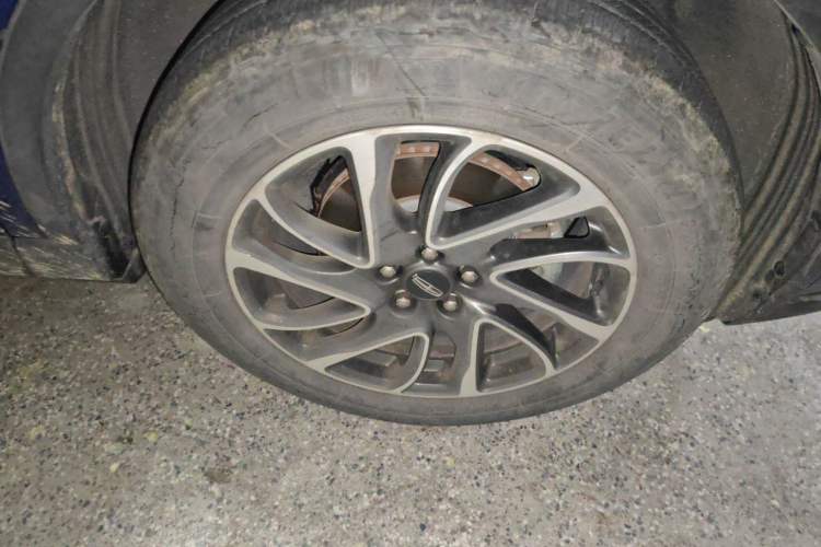 Used Lincoln Corsair 2020 2.0T Two-Wheel Drive Luxury Edition Right Front Wheel Hub