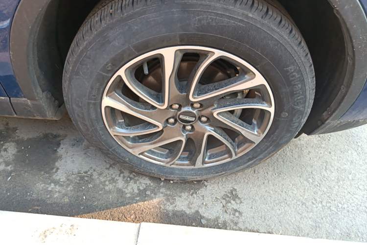 Used Lincoln Corsair 2020 2.0T Two-Wheel Drive Luxury Edition Right Front Wheel Hub