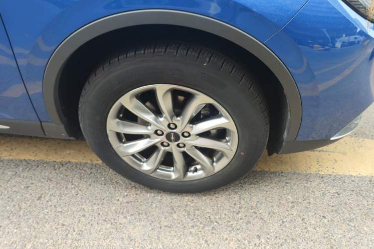 Used Lincoln Corsair 2020 2.0T Two-Wheel Drive Luxury Edition Right Front Wheel Hub