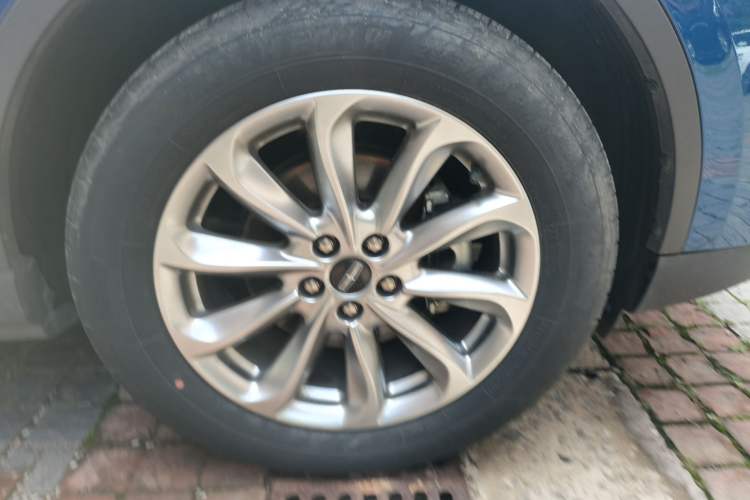 Used Lincoln Corsair 2020 2.0T Two-Wheel Drive Luxury Edition Right Front Wheel Hub