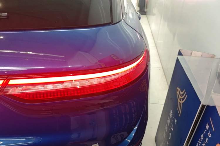 Used Lincoln Corsair 2020 2.0T Two-Wheel Drive Luxury Edition Right Rear Taillight