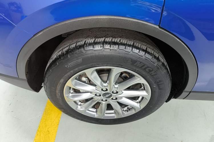Used Lincoln Corsair 2020 2.0T Two-Wheel Drive Luxury Edition Right Rear Wheel Hub