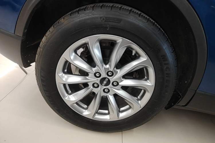 Used Lincoln Corsair 2020 2.0T Two-Wheel Drive Luxury Edition Right Rear Wheel Hub