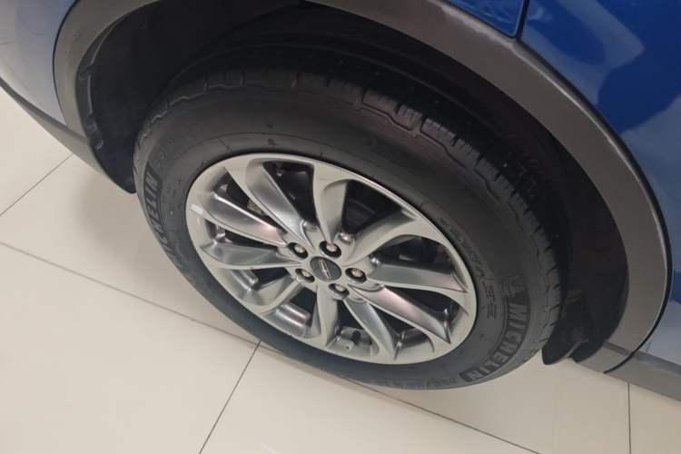 Used Lincoln Corsair 2020 2.0T Two-Wheel Drive Luxury Edition Right Rear Wheel Hub