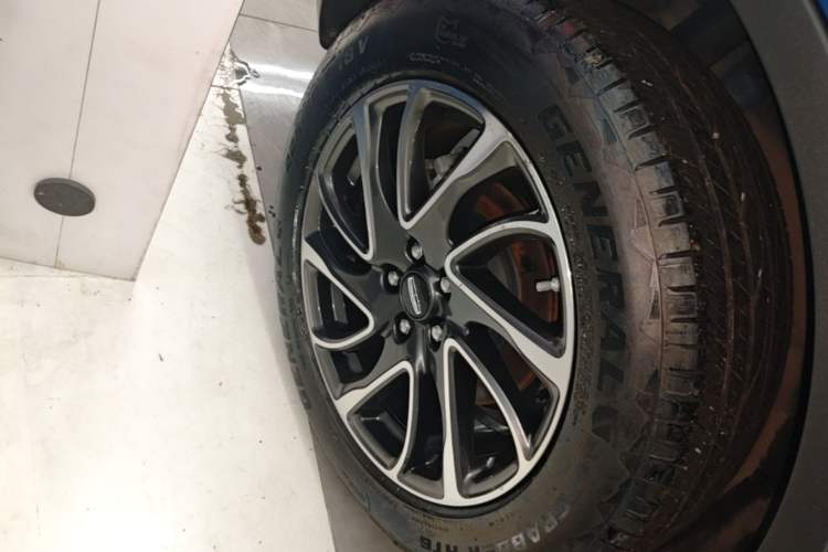 Used Lincoln Corsair 2020 2.0T Two-Wheel Drive Luxury Edition Right Rear Wheel Hub