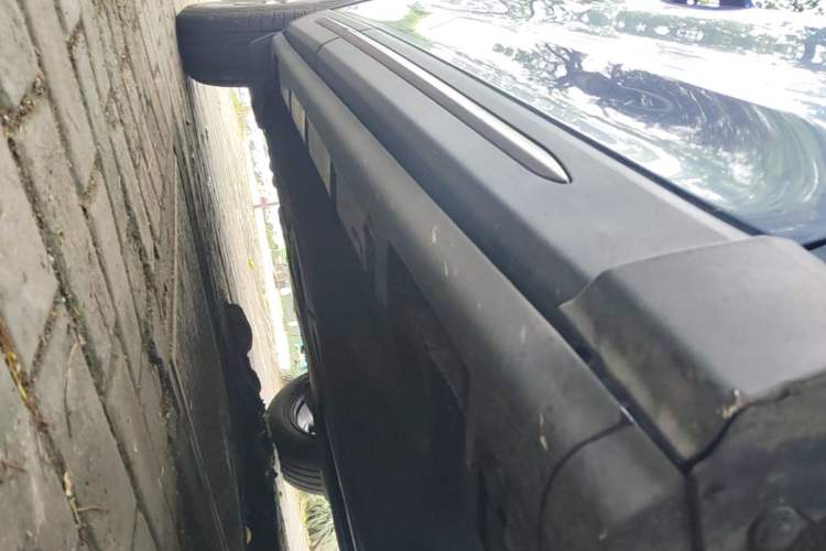 Used Lincoln Corsair 2020 2.0T Two-Wheel Drive Luxury Edition Right Side Sill