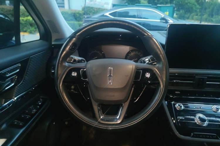 Used Lincoln Corsair 2020 2.0T Two-Wheel Drive Luxury Edition Steering Wheel
