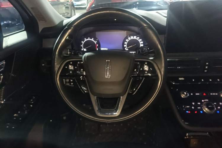 Used Lincoln Corsair 2020 2.0T Two-Wheel Drive Luxury Edition Steering Wheel