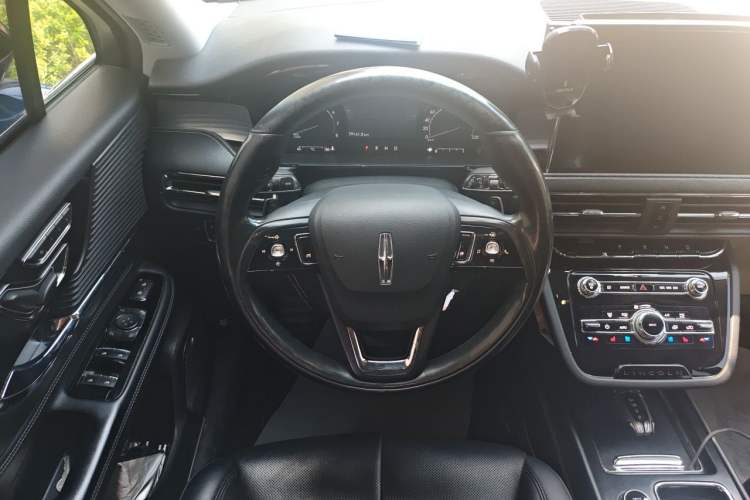 Used Lincoln Corsair 2020 2.0T Two-Wheel Drive Luxury Edition Steering Wheel