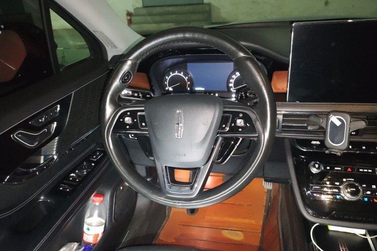 Used Lincoln Corsair 2020 2.0T Two-Wheel Drive Luxury Edition Steering Wheel