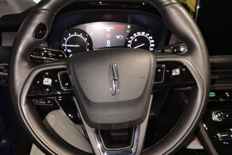 Used Lincoln Corsair 2020 2.0T Two-Wheel Drive Luxury Edition Steering Wheel