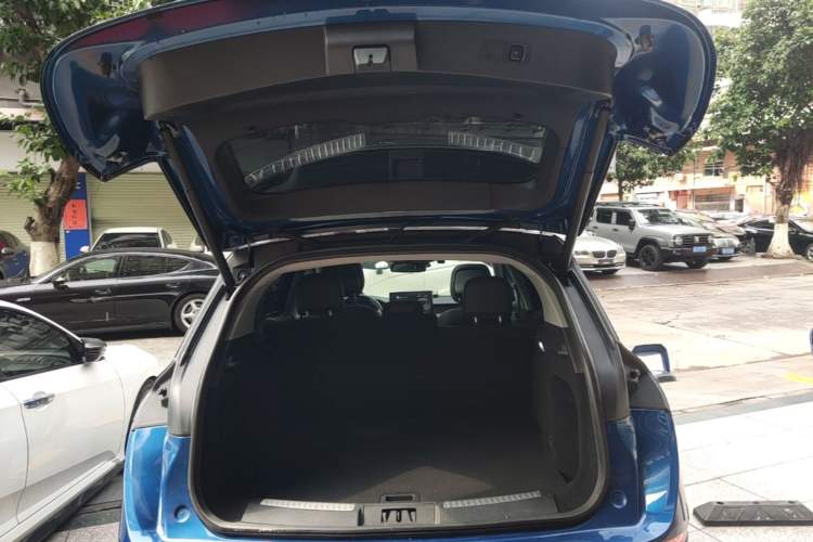 Used Lincoln Corsair 2020 2.0T Two-Wheel Drive Luxury Edition Trunk