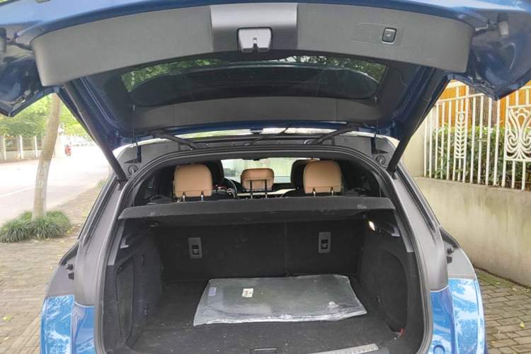 Used Lincoln Corsair 2020 2.0T Two-Wheel Drive Luxury Edition Trunk