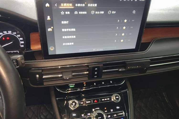 Used Lincoln Corsair 2020 2.0T Two-Wheel Drive Luxury Edition Audio And AC Panel