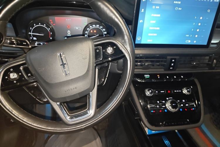 Used Lincoln Corsair 2020 2.0T Two-Wheel Drive Luxury Edition Center Console