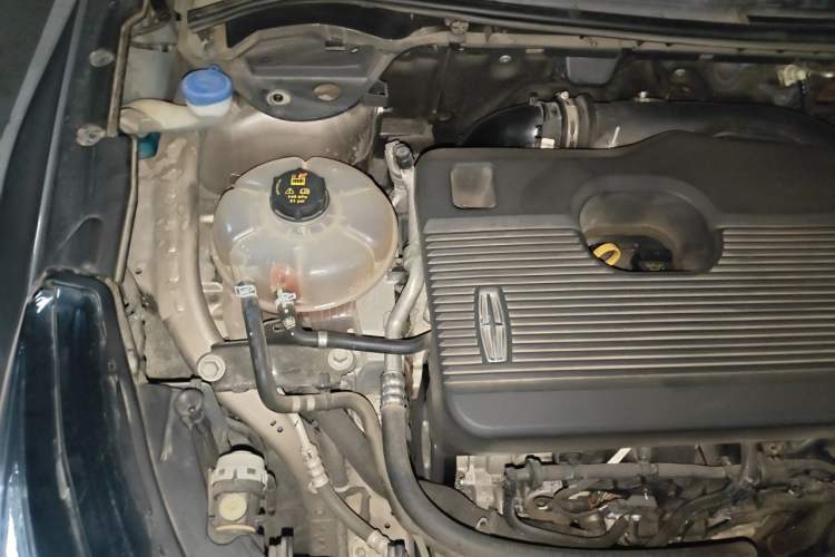 Used Lincoln Corsair 2020 2.0T Two-Wheel Drive Luxury Edition Engine Bay Right
