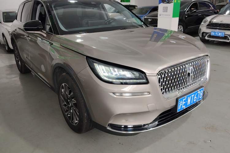Used Lincoln Corsair 2020 2.0T Two-Wheel Drive Luxury Edition Front Right 45 Deg