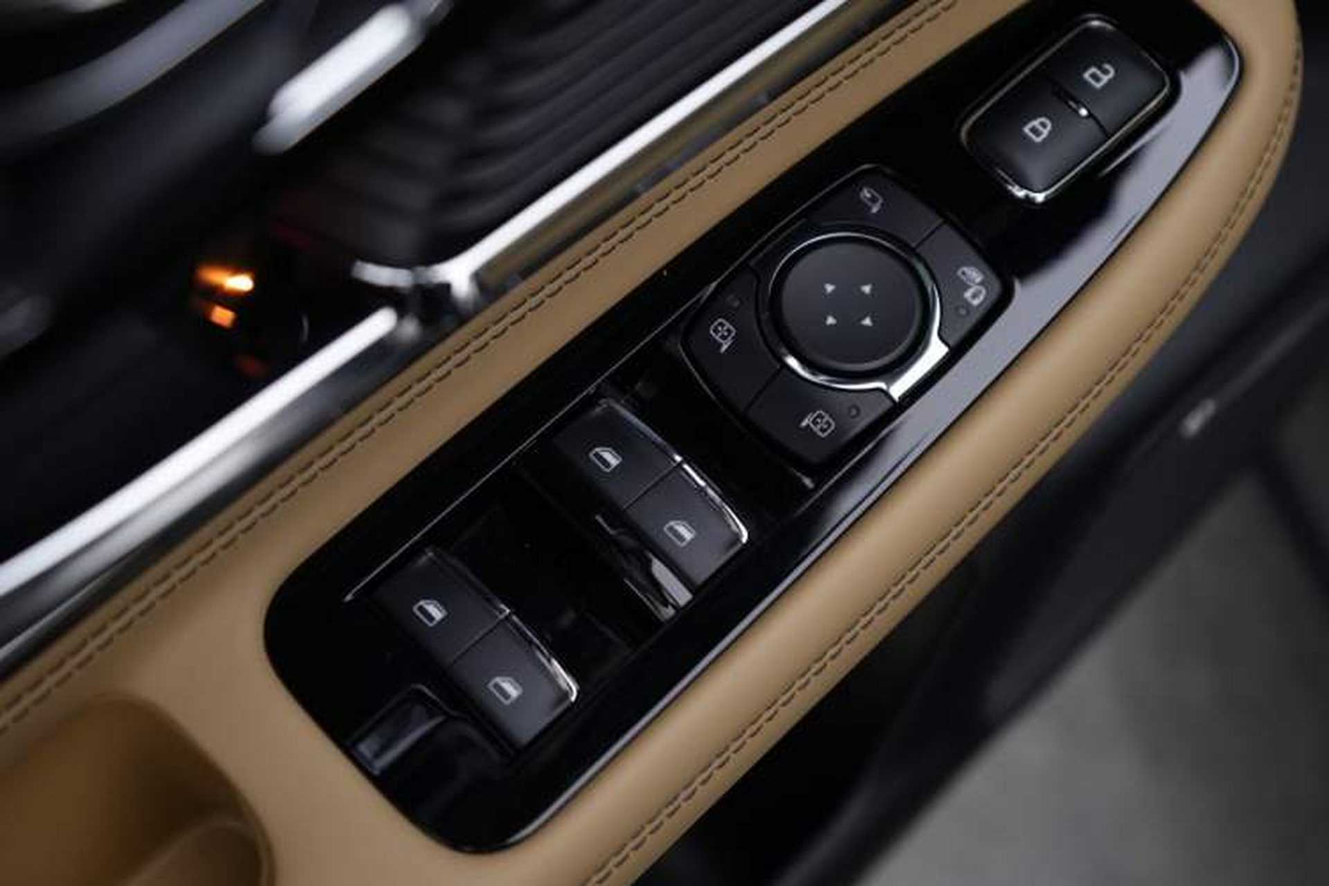 Used Lincoln Corsair 2020 2.0T Two-Wheel Drive Luxury Edition Interior 3