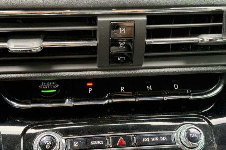 Used Lincoln Corsair 2020 2.0T Two-Wheel Drive Luxury Edition Interior 3