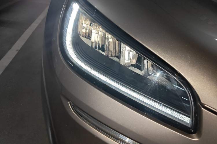 Used Lincoln Corsair 2020 2.0T Two-Wheel Drive Luxury Edition Right Front Headlight