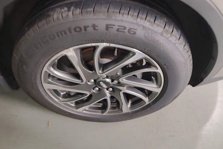 Used Lincoln Corsair 2020 2.0T Two-Wheel Drive Luxury Edition Right Front Wheel Hub