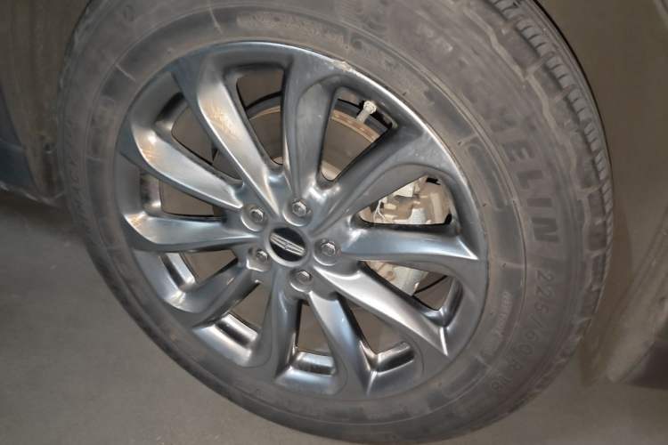Used Lincoln Corsair 2020 2.0T Two-Wheel Drive Luxury Edition Right Front Wheel Hub