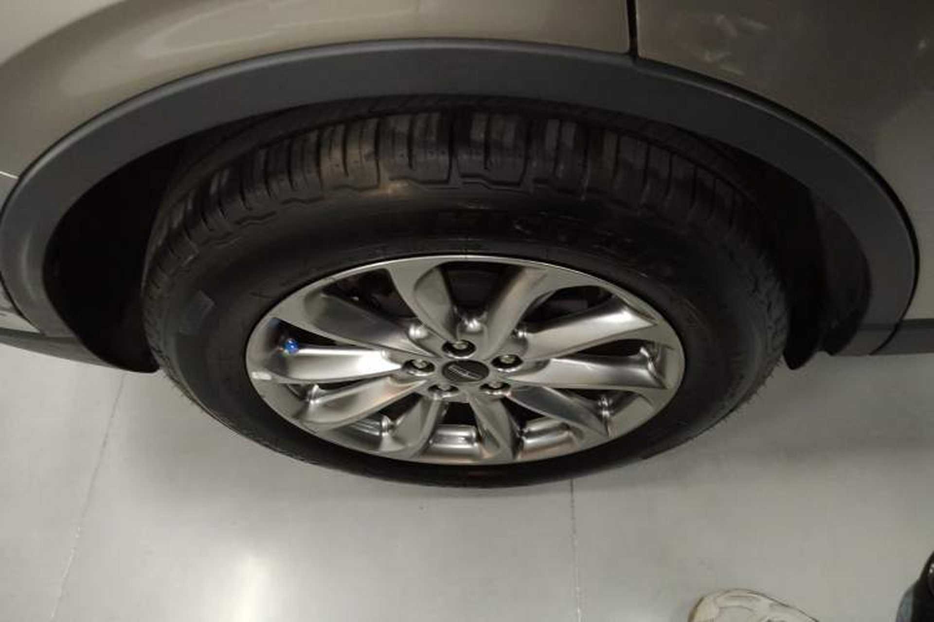 Used Lincoln Corsair 2020 2.0T Two-Wheel Drive Luxury Edition Right Rear Wheel Hub