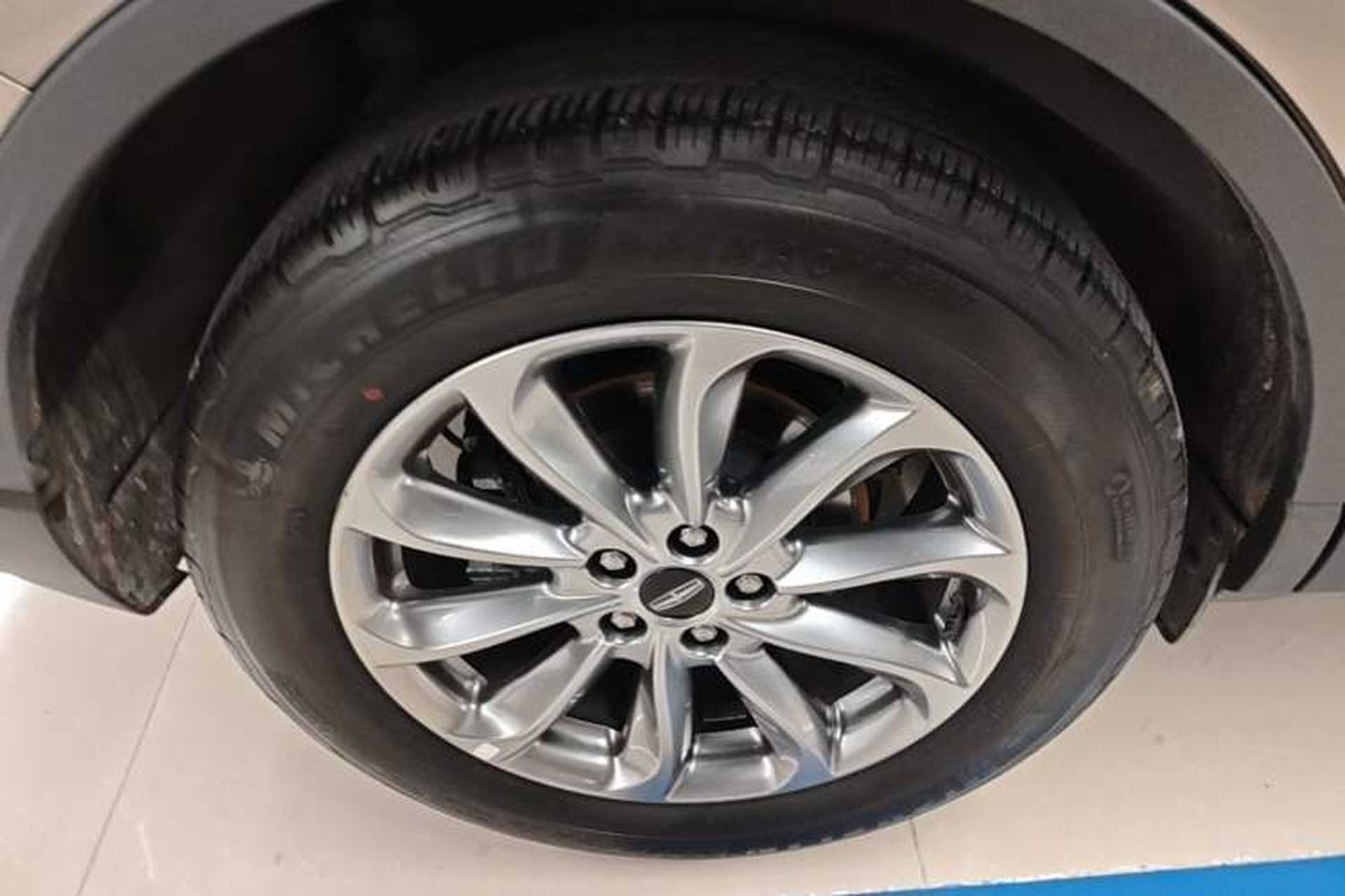 Used Lincoln Corsair 2020 2.0T Two-Wheel Drive Luxury Edition Right Rear Wheel Hub