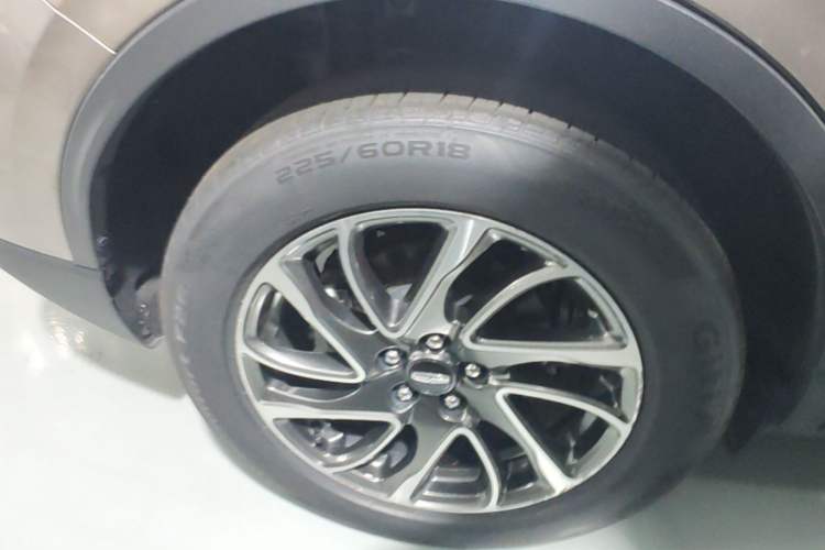 Used Lincoln Corsair 2020 2.0T Two-Wheel Drive Luxury Edition Right Rear Wheel Hub