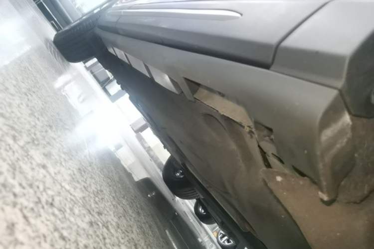 Used Lincoln Corsair 2020 2.0T Two-Wheel Drive Luxury Edition Right Side Sill