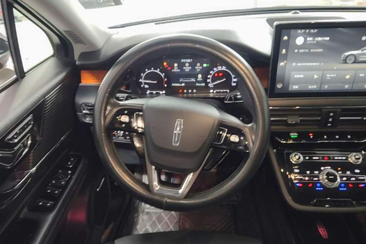 Used Lincoln Corsair 2020 2.0T Two-Wheel Drive Luxury Edition Steering Wheel