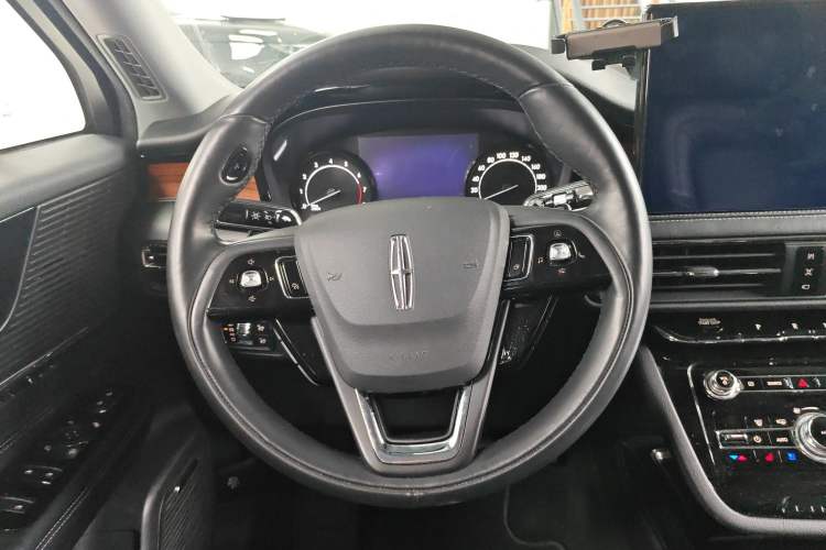 Used Lincoln Corsair 2020 2.0T Two-Wheel Drive Luxury Edition Steering Wheel