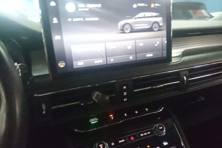 Used Lincoln Corsair 2020 2.0T Two-Wheel Drive Luxury Edition Audio And AC Panel