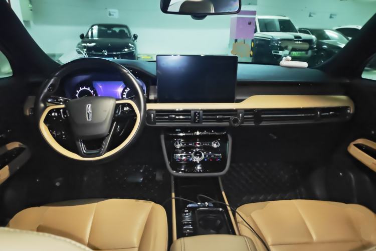 Used Lincoln Corsair 2020 2.0T Two-Wheel Drive Luxury Edition Center Console