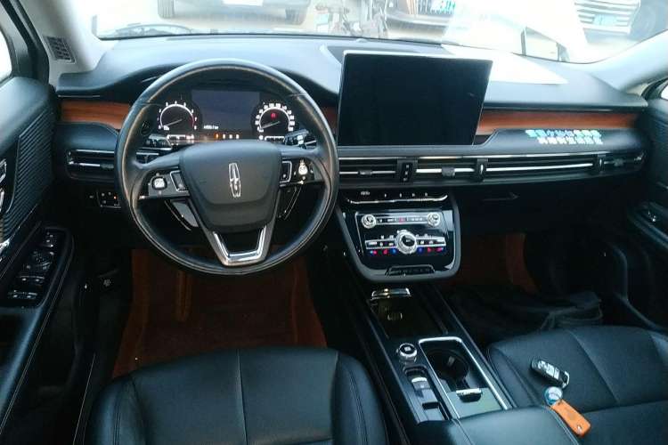 Used Lincoln Corsair 2020 2.0T Two-Wheel Drive Luxury Edition Center Console