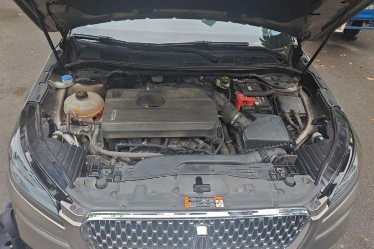 Used Lincoln Corsair 2020 2.0T Two-Wheel Drive Luxury Edition Engine Bay