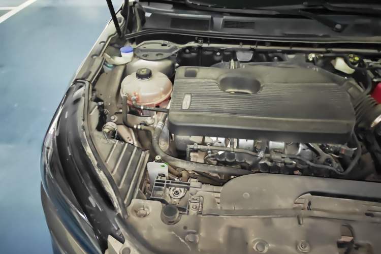 Used Lincoln Corsair 2020 2.0T Two-Wheel Drive Luxury Edition Engine Bay Right